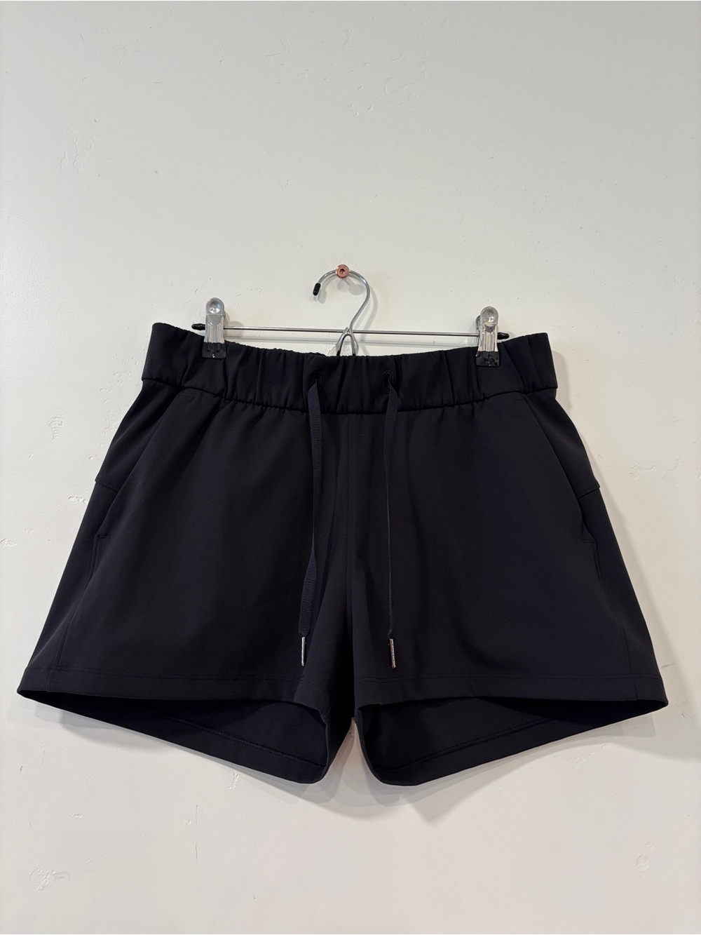 Lululemon On The Fly Woven Shorts Black Size 6 Mid Rise 2.5” Inseam Running Gym